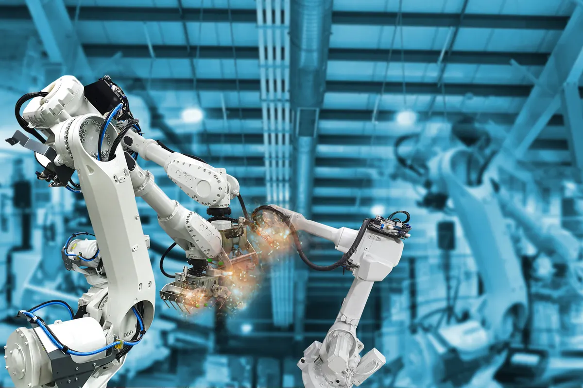 Robot industriali al lavoro